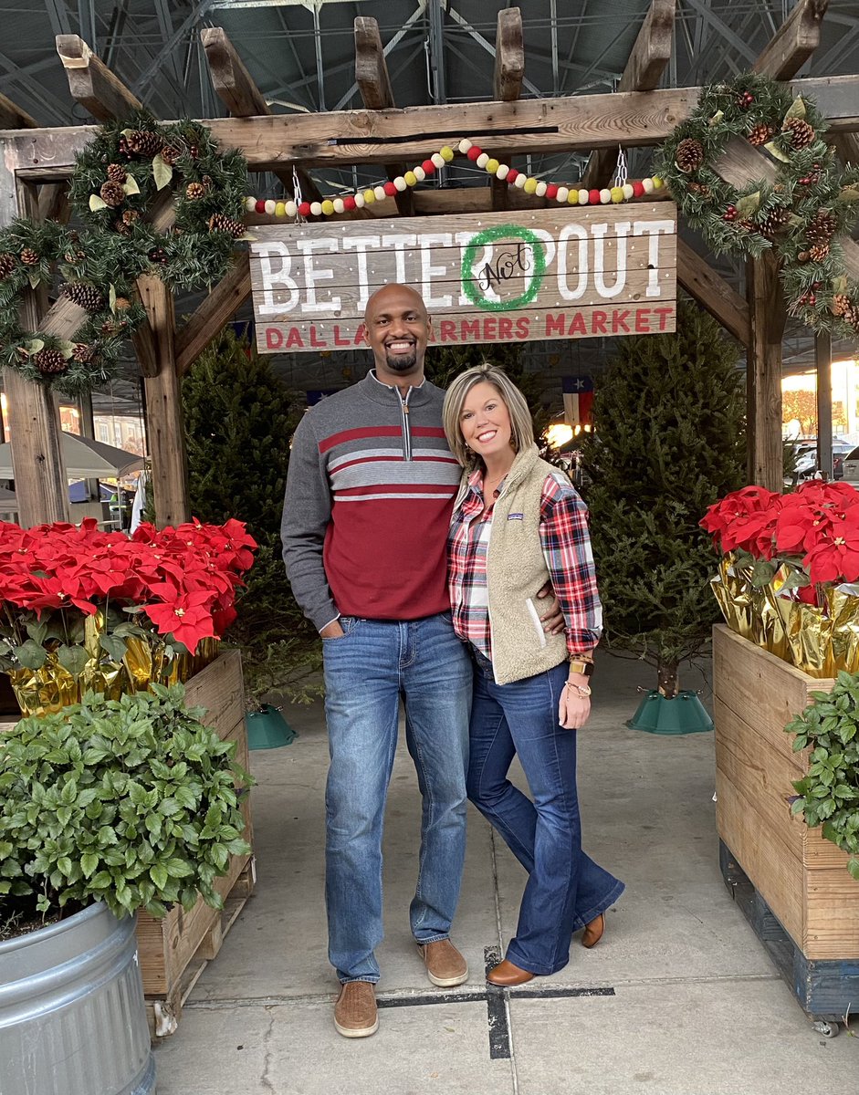 ccmrmsthrash's tweet photo. ✨MERRY & Bright✨
A little fun at @DallasFarmer and #snowdaydallas 🎄���️🤗 https://t.co/IUwR4hAxWC