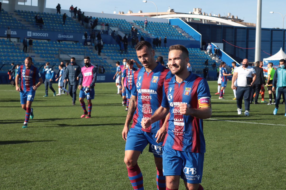 udpoblense's tweet photo. FINAAAAAAL A L’ESTADI BALEAR

🔥 2-3 🔥

Primera victòria de lliga 🆚 @atleticbalears 

#OrgullPobler❤️💙 https://t.co/pVc4zDtyN4