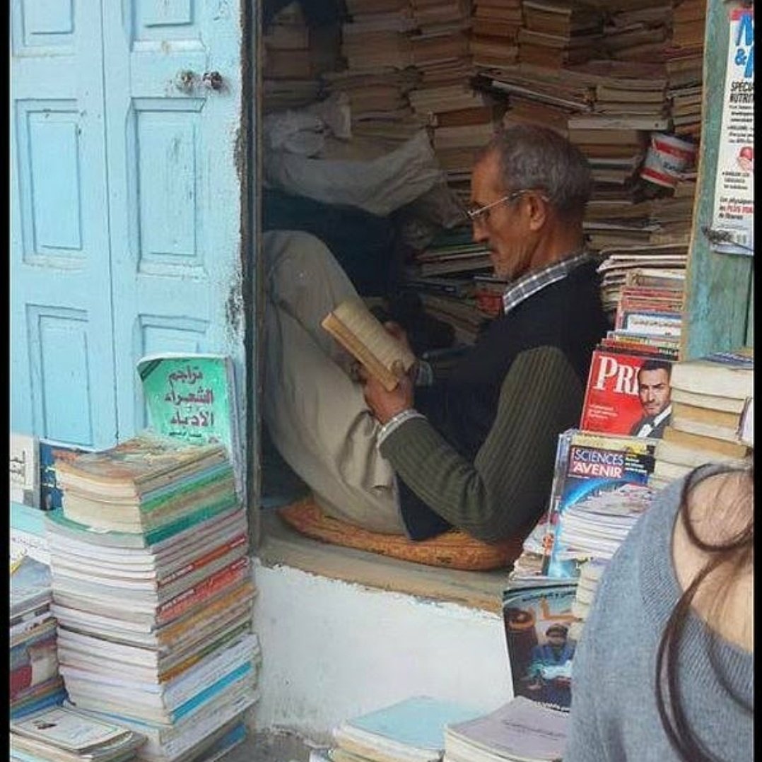 Kadimsiyaset's tweet photo. Her yerde mutluluğu aradım, ama onu sadece küçük bir kitabı okuduğum küçük bir köşede buldum.

Thomas A. Kempis https://t.co/5s905JyuK4