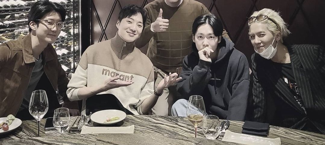 WWICFRANCE's tweet photo. #WINNER on mangé ensemble ces derniers jours 😭 Ils sont trop magnifique 💙 https://t.co/aUGapXXqRU