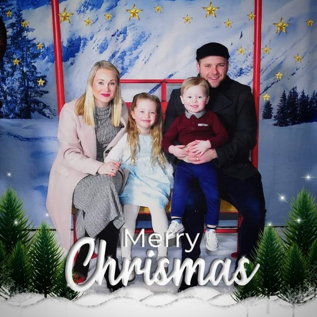 efearn40's tweet photo. Merry Christmas 🤶 from our family to yours ♥ @jamesfearn11 https://t.co/ptQn8rJzKi