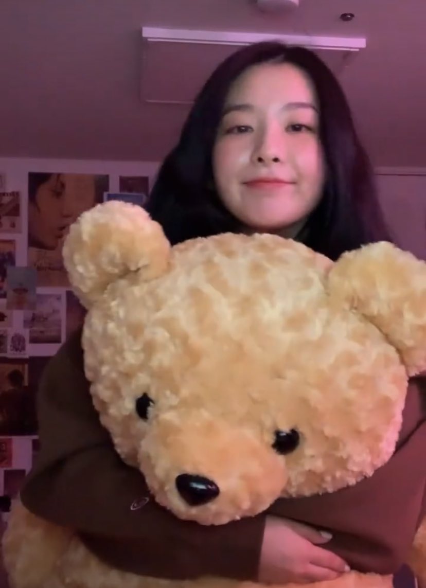 kimjenknee's tweet photo. I LOVE YOU SO MUCH KANG SEULGI 🤗💛 https://t.co/9JyLf4Y1GS