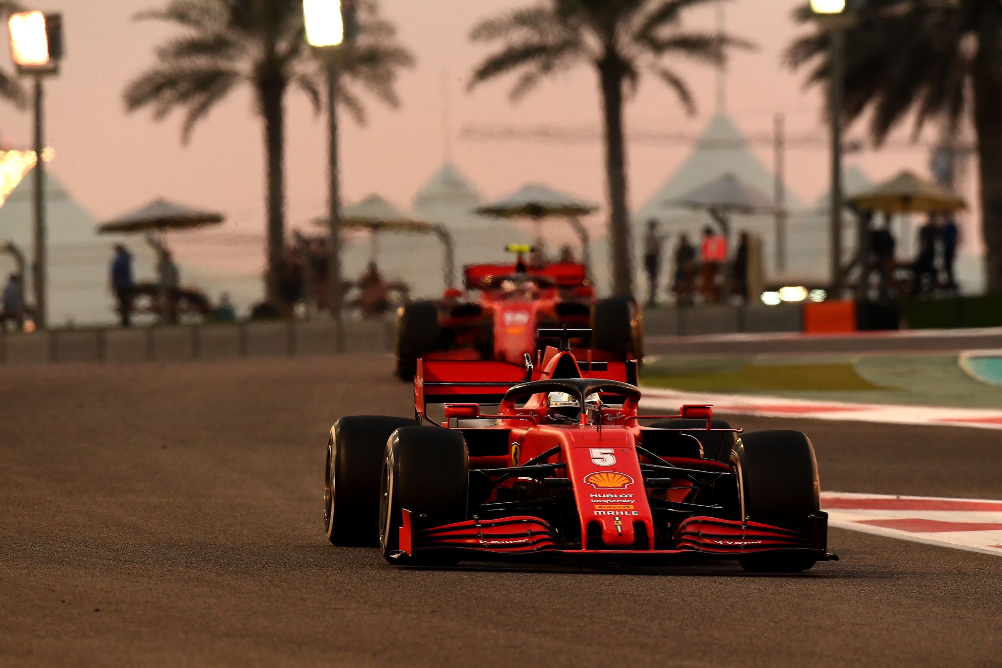 Alonso: Ferrari "obbligata”a scaricare Vettel...