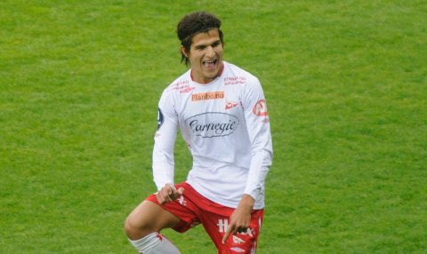 Name of H.W Kenworthy who was living in the neighboring city of sarposborg wanted to practice football. He joined one of our training sessions and decided to form a club him self in Sarpsborg. That was the start of the rivalry. FFK wears a trademark red and white kit. And the