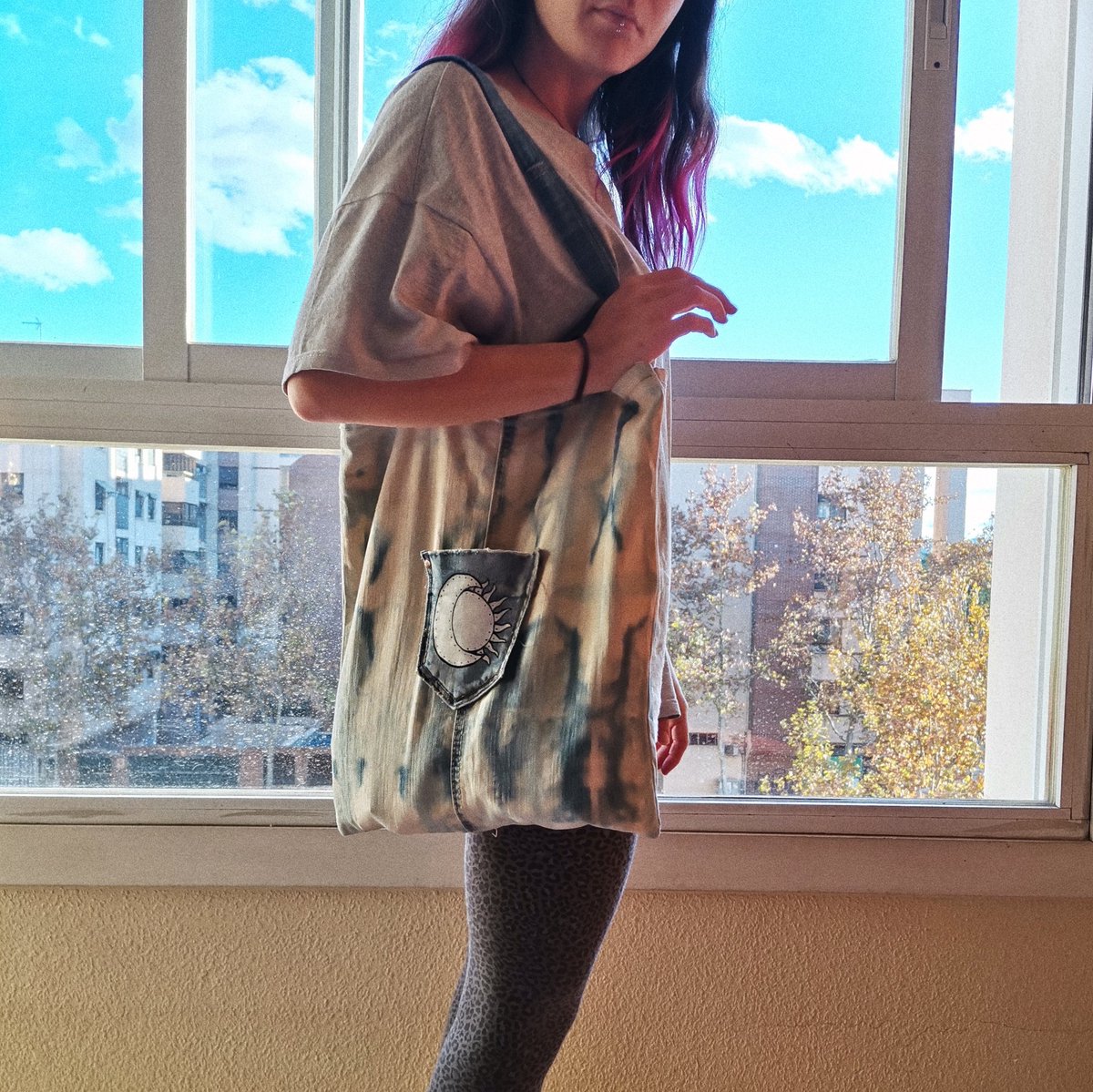 anaa1097's tweet photo. Hola! Pasaba por aquí para deciros que estoy vendiendo Tote bags, con diferentes telas o con vaqueros reciclados. Tb las pinto a mano! Para cualquier idea MD o sígueme en mi insta @librxalbedrio RT plis🤓🌿 https://t.co/kKwySZd89v