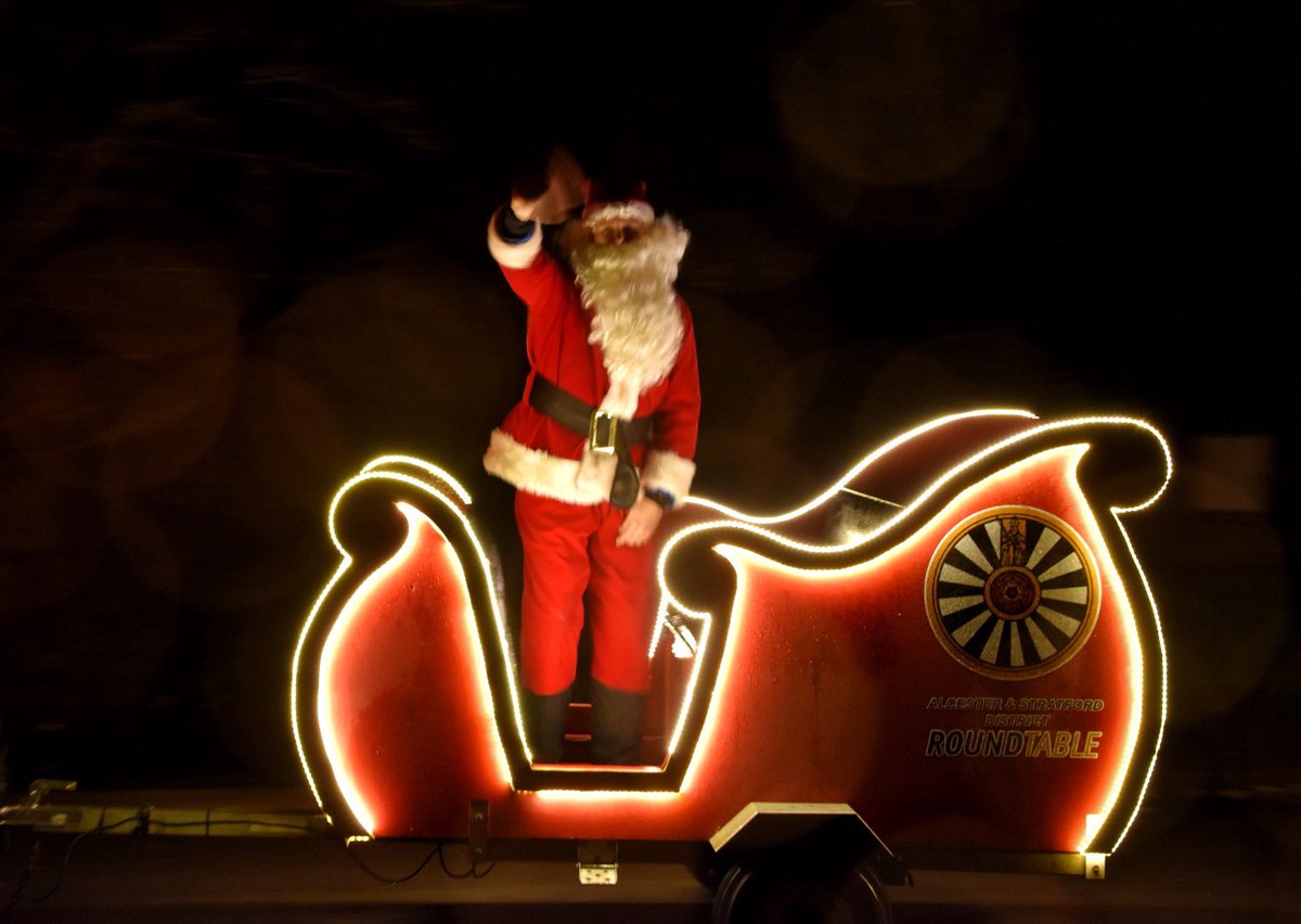 AlcesterScouts's tweet image. While as a Scout Group we couldn’t help Santa on his rounds this yr, its been great to see &amp;amp; give him a wave! Please support the @AlcesterRT who do a great job supporting the local community! Well done to all at the Round Table! You can donate here: justgiving.com/campaign/alces…