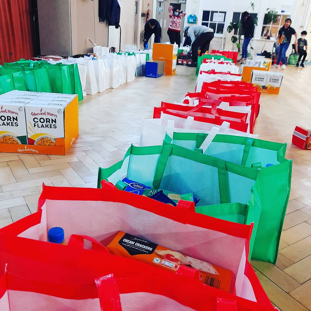 KalwantGillFaci's tweet photo. A huge THANK YOU to the following for creating 150 food hampers for @StJohnsCentreOT
@THTSocialInvest
@LaltexGroup 
@ADMerchandise
Allotments in @TraffordCouncil:
Humphrey Park
Granville Park  
Seymour Grove 
Brookfield
Trafford Drive
Pickering Lodge
Chadwick Park https://t.co/xLYoIiMQAh