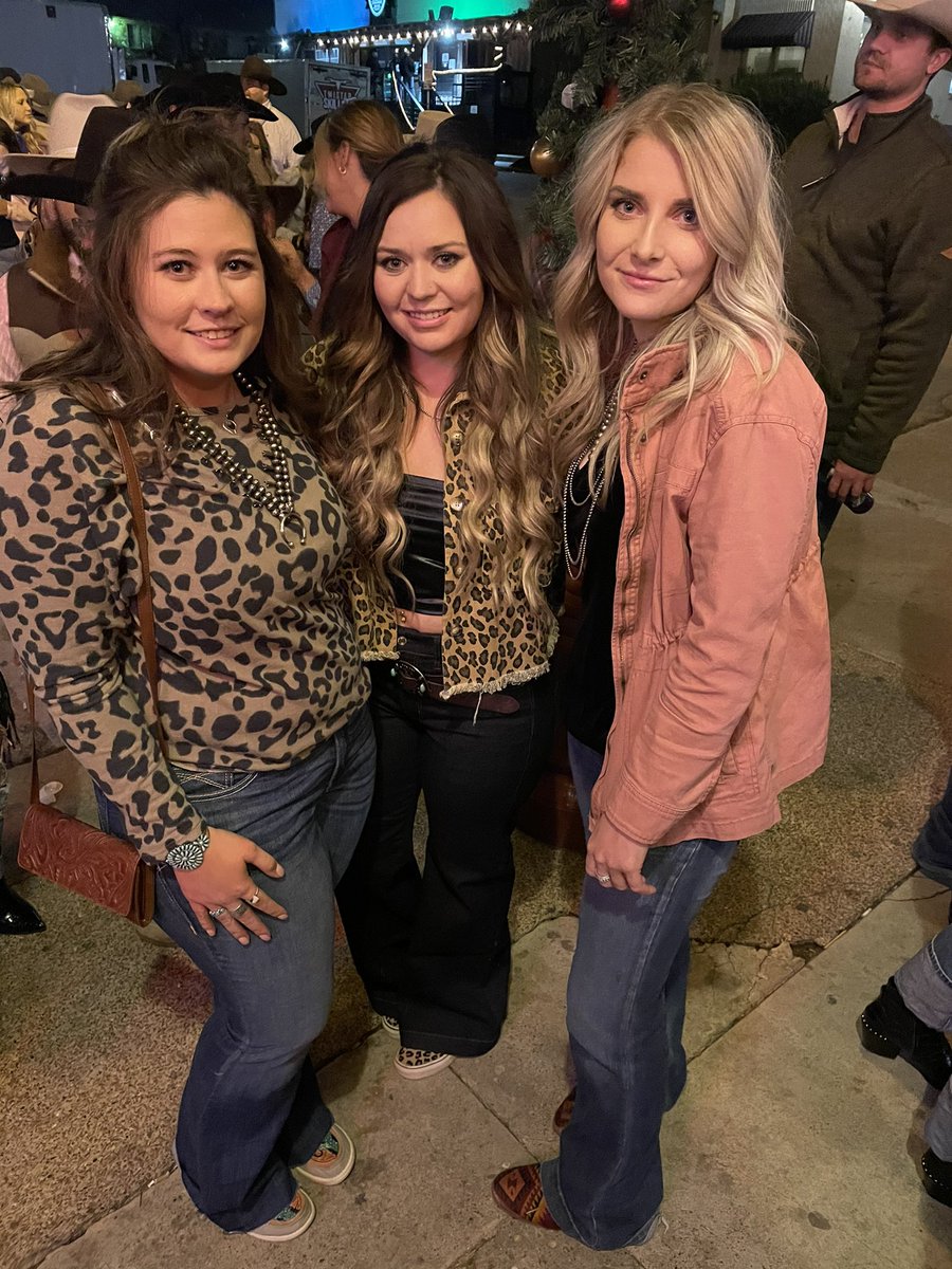 baileybayles's tweet photo. Last night was the prime example of why I don’t go out. https://t.co/Le9Lni87Hg