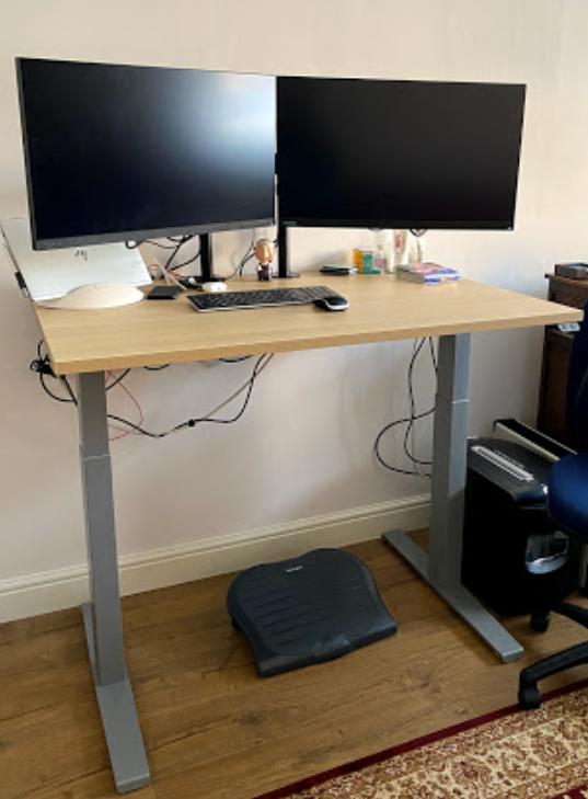 SitStandCom's tweet image. Yo-Yo DESK® PRO2 in action: image shared by a #HappyCustomer who's made the switch from sedentary to #activeworking. Learn more: swiy.io/2Fho
#SitLess #MoveMore