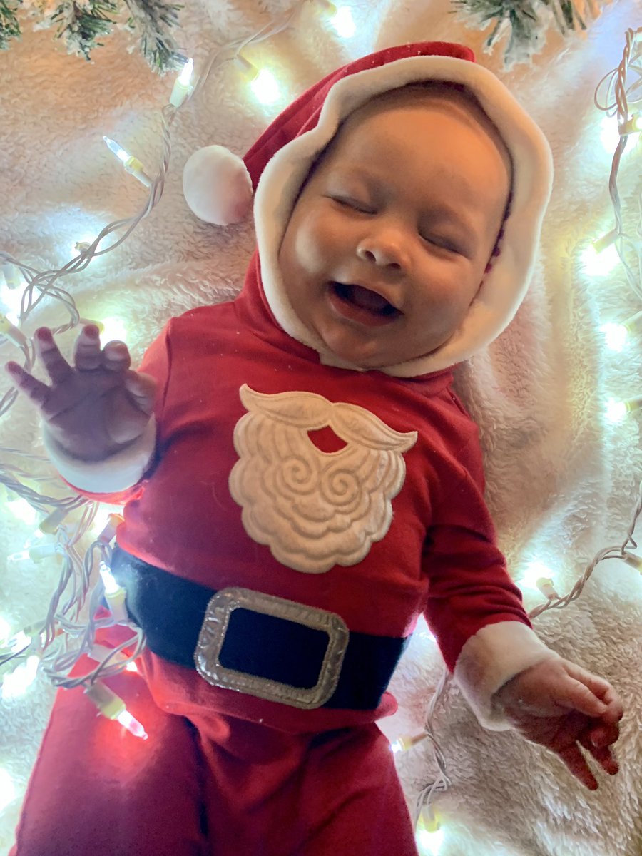 hannahmrandall's tweet photo. Santa baby ❤️🎅🏼 https://t.co/Gm7Pay30wb