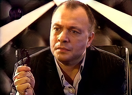 Gülüyorum, eğleniyorum, geziyorum ama hepsinin acısı gecenin sessizliğinde tek kalıp da seni hatırlayınca bedelini fazlasıyla ödüyorum hepsinin...🥀
#BirCiftSoezuemVar #çakır