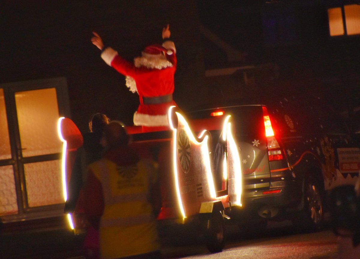 AlcesterCfr's tweet image. Well done @AlcesterRT for spreading some Christmas cheer! Its been great to see Santa &amp;amp; give him a wave! Unfortunately we couldnt help due to Covid, but please support the Round Table who do a great job supporting the local community! You can donate here: justgiving.com/campaign/alces…