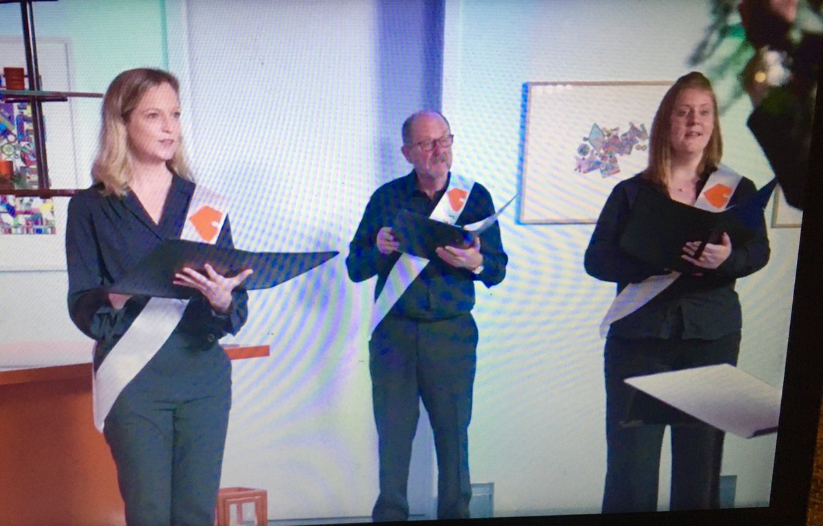 LydiaRGood's tweet photo. An honour for @londonoriana to collaborate with @EricWhitacre on #worldpremiere The Perfect Gift for @MaggiesCentres #carolsinthekitchen https://t.co/0Z7HUKaLSy
