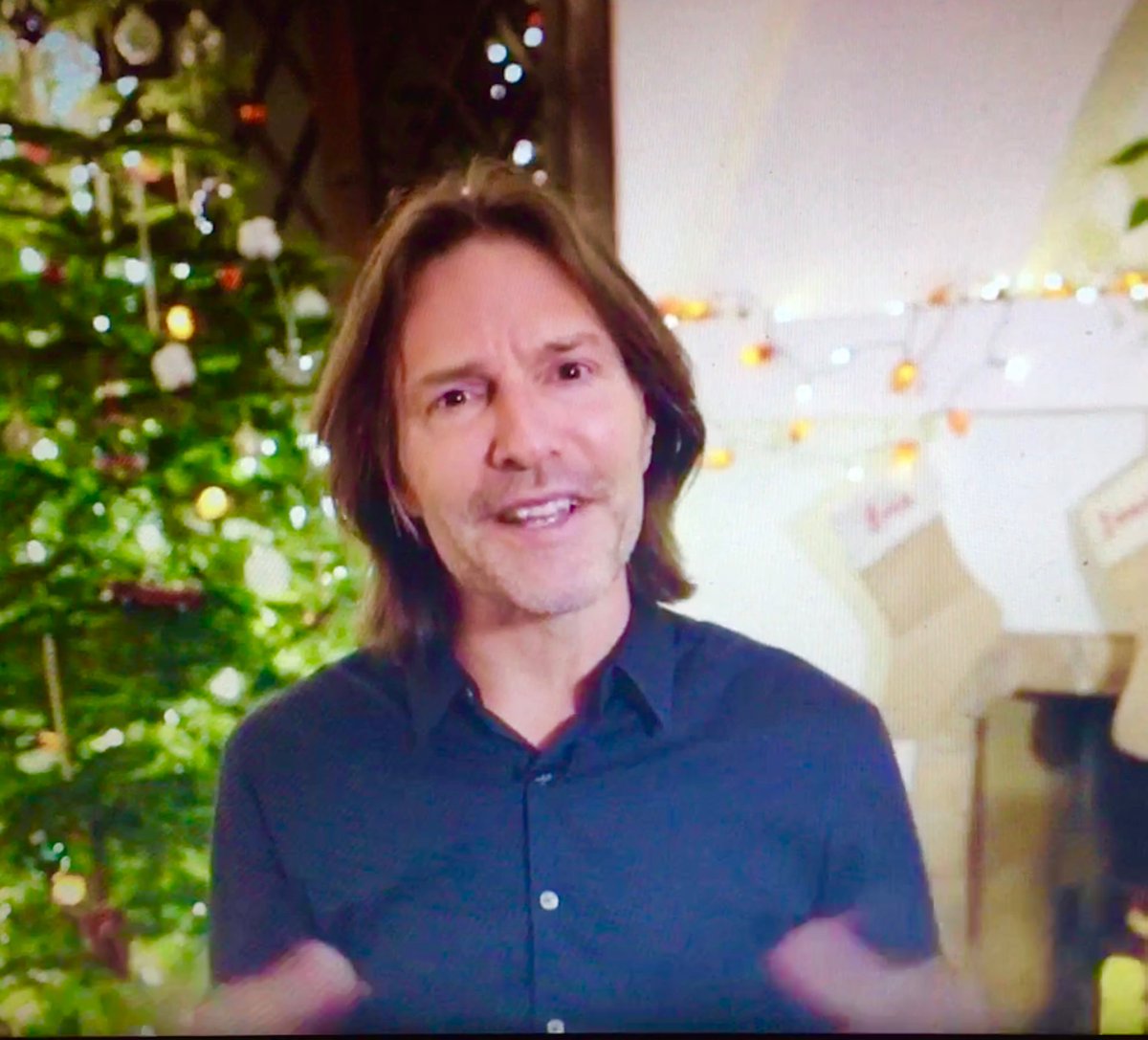 LydiaRGood's tweet photo. An honour for @londonoriana to collaborate with @EricWhitacre on #worldpremiere The Perfect Gift for @MaggiesCentres #carolsinthekitchen https://t.co/0Z7HUKaLSy