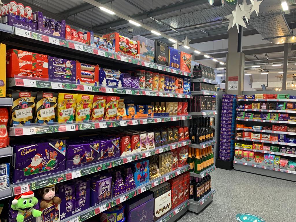 ColledgeJade's tweet photo. Totally cooperrific at Grendon store this weekend! Pop in and get yourselves some Christmas treats @mycoopfood @AdrianD93465562 @LeeMullis91 @PaulalanDennis @ClaireKoziol @adamleewaudby https://t.co/kVhTMzpJtR