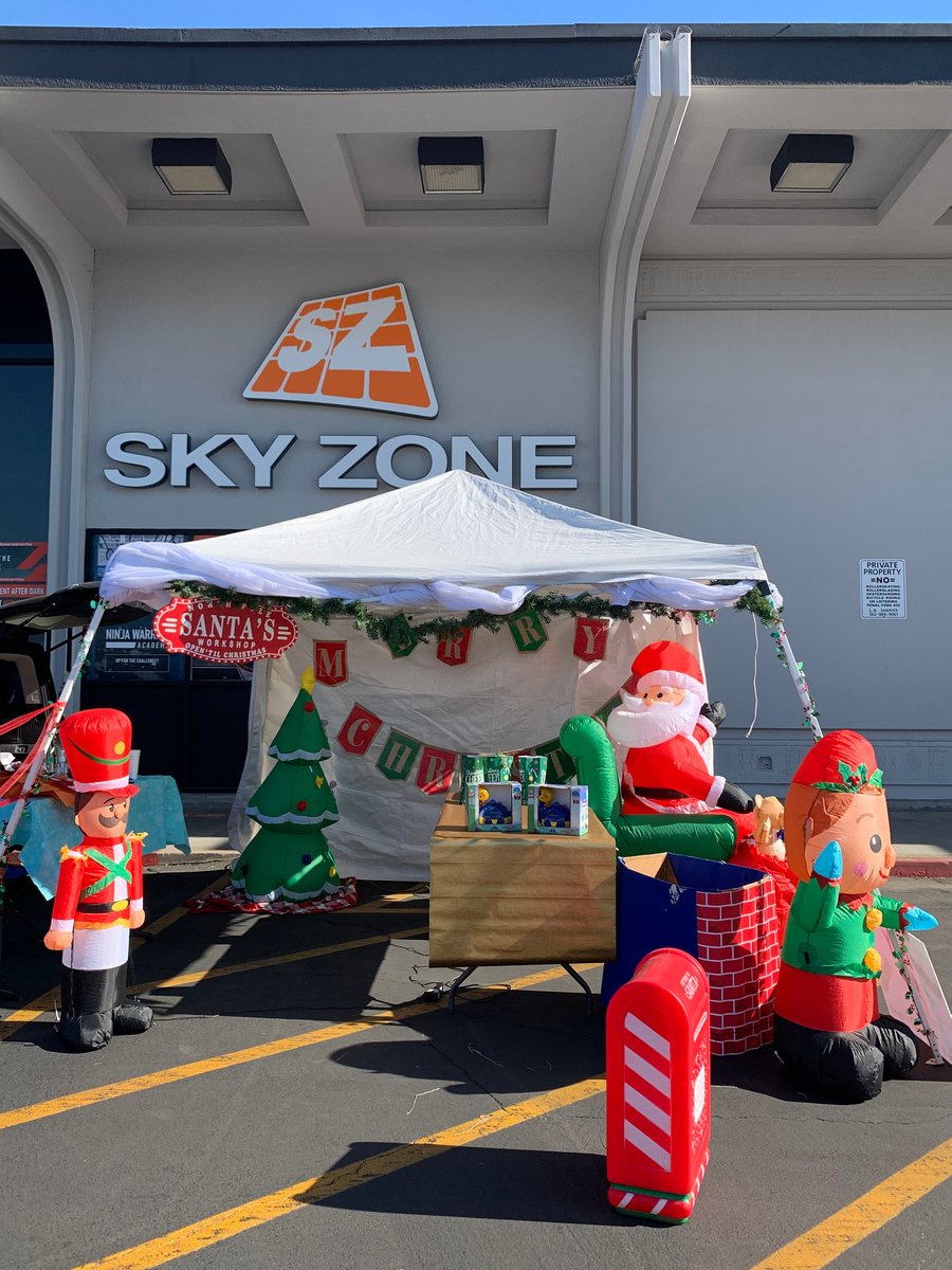 Alivemind_Aware's tweet photo. Happy Holidays !!!

Ho Ho Ho Ho 
Wondering what your local business is doing this holiday season? 

They are giving. 

Support Local Businesses!

Special Shout out to #skyzone and #ofjust
#toydrive #toydrive2020 #cerritos https://t.co/TaKHo6pb25