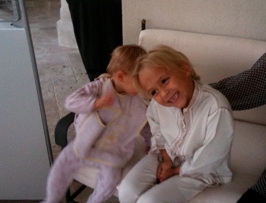 salutlekip's tweet photo. #YoungerMe en vraie j’étais choupi même si j’avais un énorme front.... https://t.co/nqVfgXmrGG