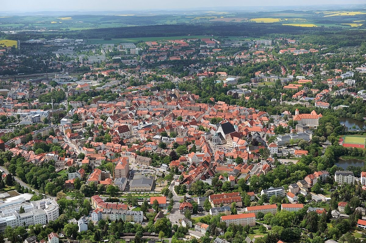 After studies at  #Freiberg Academy of Mines, Humboldt became a (government) mining inspector. He paid from his own pocket for a free school for miners. He also studied plant growth in poor light /3