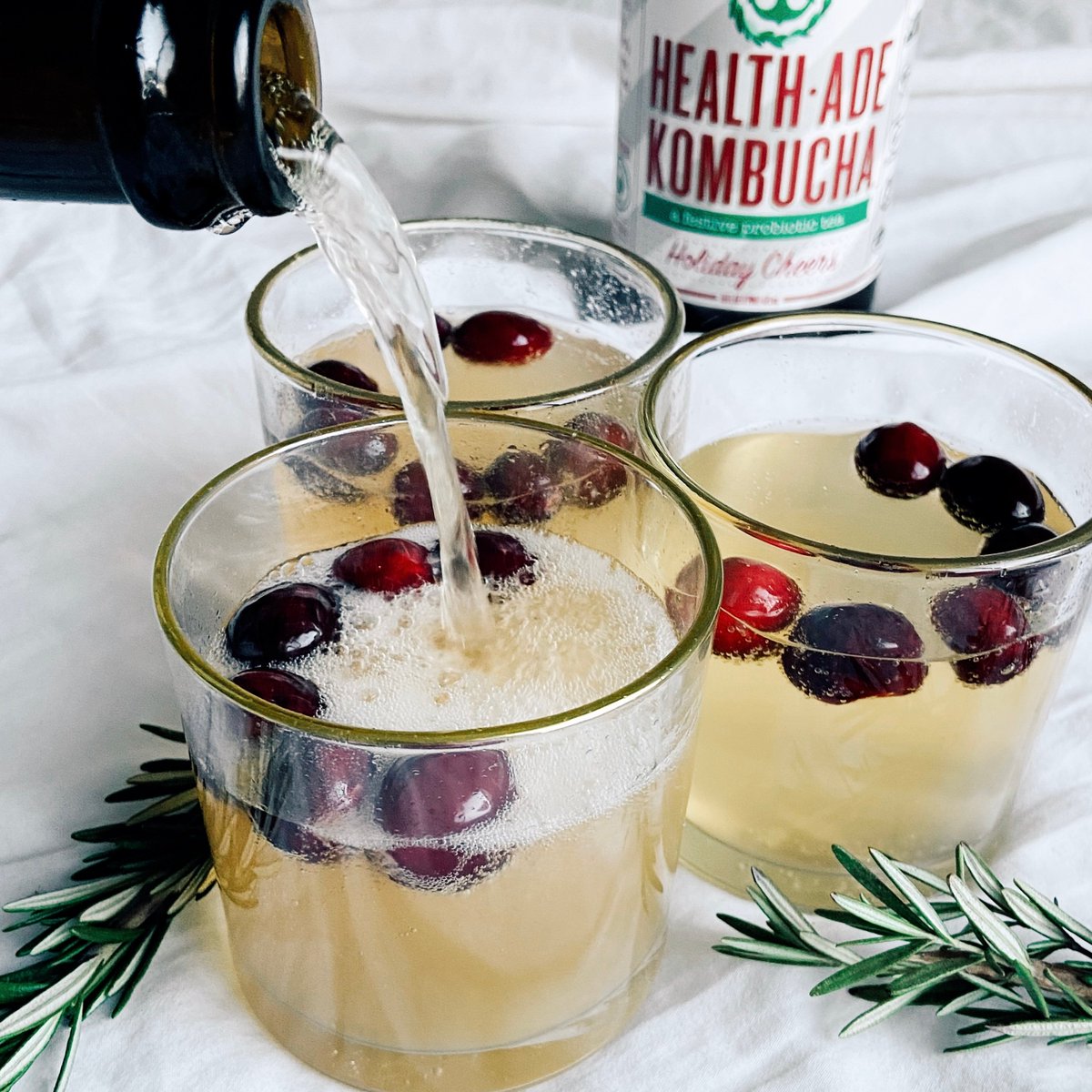 POUNDfit's tweet photo. It’s Happy Hour, and we’re rocking these festive cocktails to get in the holiday spirit and close out our annual #12DaysofPOUND! Join us + head to our IG stories for the recipe! 🤘 https://t.co/a2MGdUY1ZQ