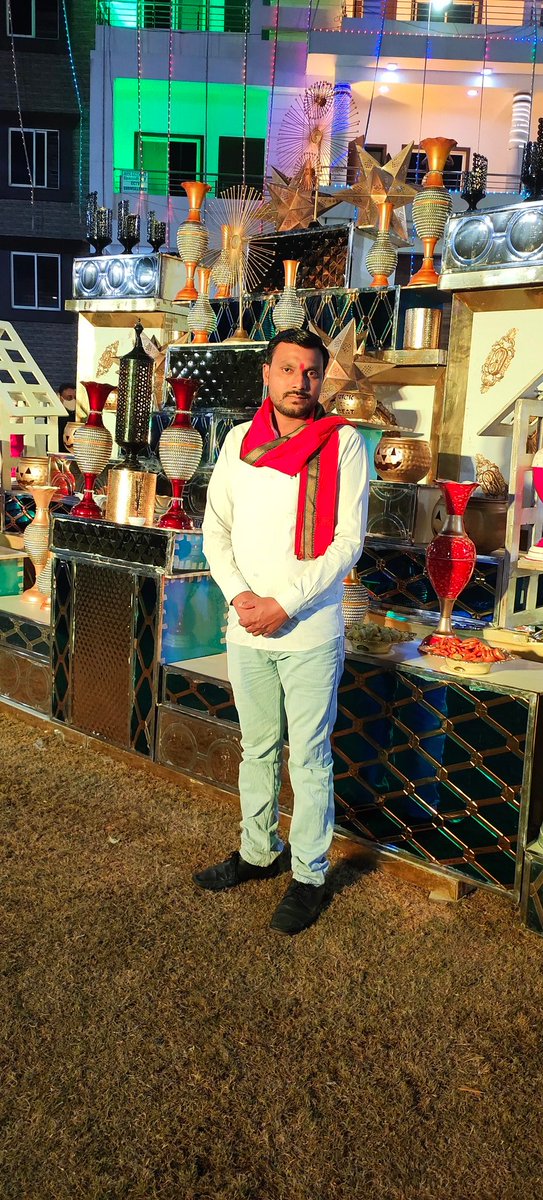 AdvWaskel's tweet photo. ये #दुनिया है #साहब,हर #कदम संभल कर #रखना पड़ता है #फिसल गए तो #उठाने वाले #कम और #हंसने वाले #ज्यादा मिलेंगे।😊 https://t.co/70gr9WWyv2