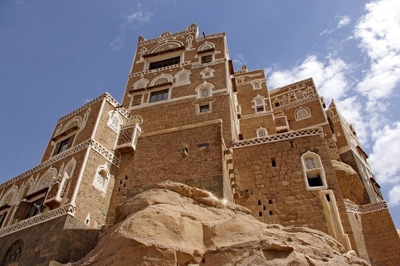 YemenTourismPB's tweet photo. #Dar_AlHajar_Rockpalace tells a #story of the 3thousands yrs of endless #cultureTourism_History in #Yemen . #Visit2know how ? Just by ending the #war .
#YemenCantWait
#saveyementourism https://t.co/bPvl8fys0S