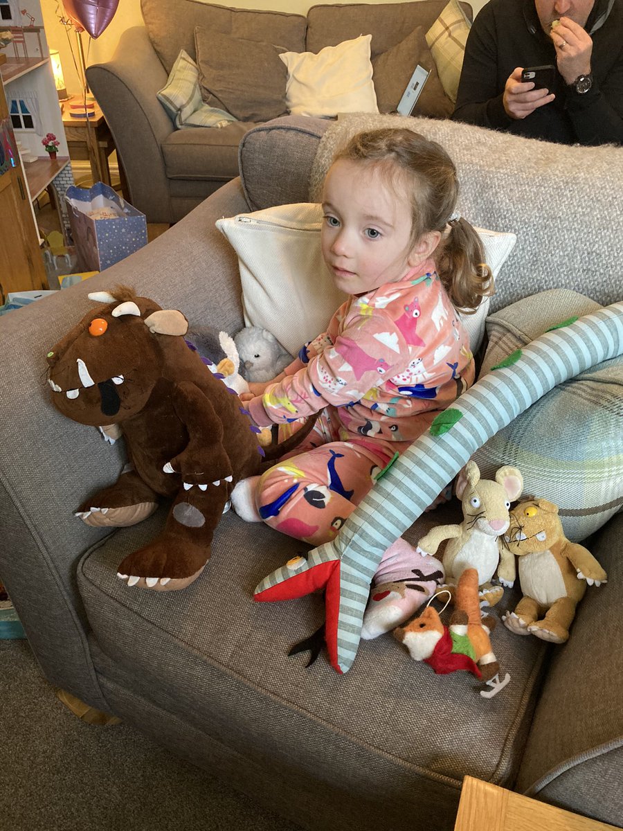 real_leanne's tweet photo. @TallStoriesLive loving the Gruffalo live for my daughters 3rd birthday. All the characters are here plus an extra penguin! 🐻 🐭 🦊 🦉 🐍 https://t.co/XPdXxjBuYA