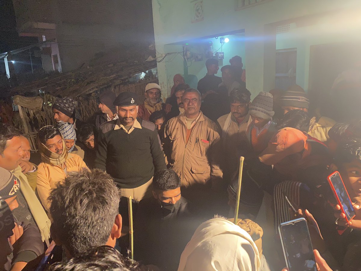 princerajpaswan's tweet image. काकर घाट ,शिवाजीनगर प्रखण्ड के निवासी राजेश पासवान जी की असामयिक मृत्यु हो गयी। पीड़ित परिजनों से मुलाक़ात कर दिवंगत आत्मा की शांति के लिए प्रार्थना किया।