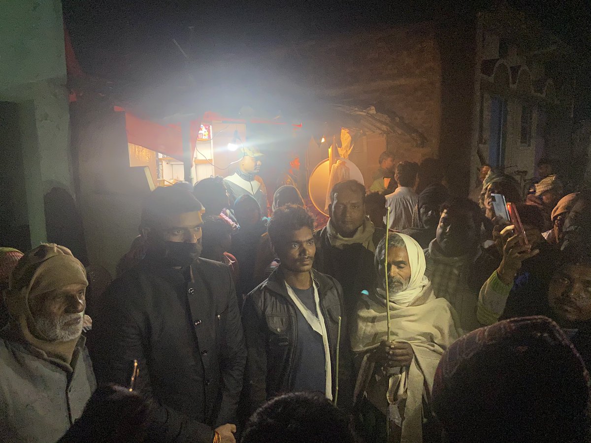 princerajpaswan's tweet image. काकर घाट ,शिवाजीनगर प्रखण्ड के निवासी राजेश पासवान जी की असामयिक मृत्यु हो गयी। पीड़ित परिजनों से मुलाक़ात कर दिवंगत आत्मा की शांति के लिए प्रार्थना किया।