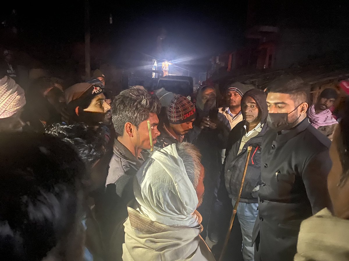 princerajpaswan's tweet image. काकर घाट ,शिवाजीनगर प्रखण्ड के निवासी राजेश पासवान जी की असामयिक मृत्यु हो गयी। पीड़ित परिजनों से मुलाक़ात कर दिवंगत आत्मा की शांति के लिए प्रार्थना किया।