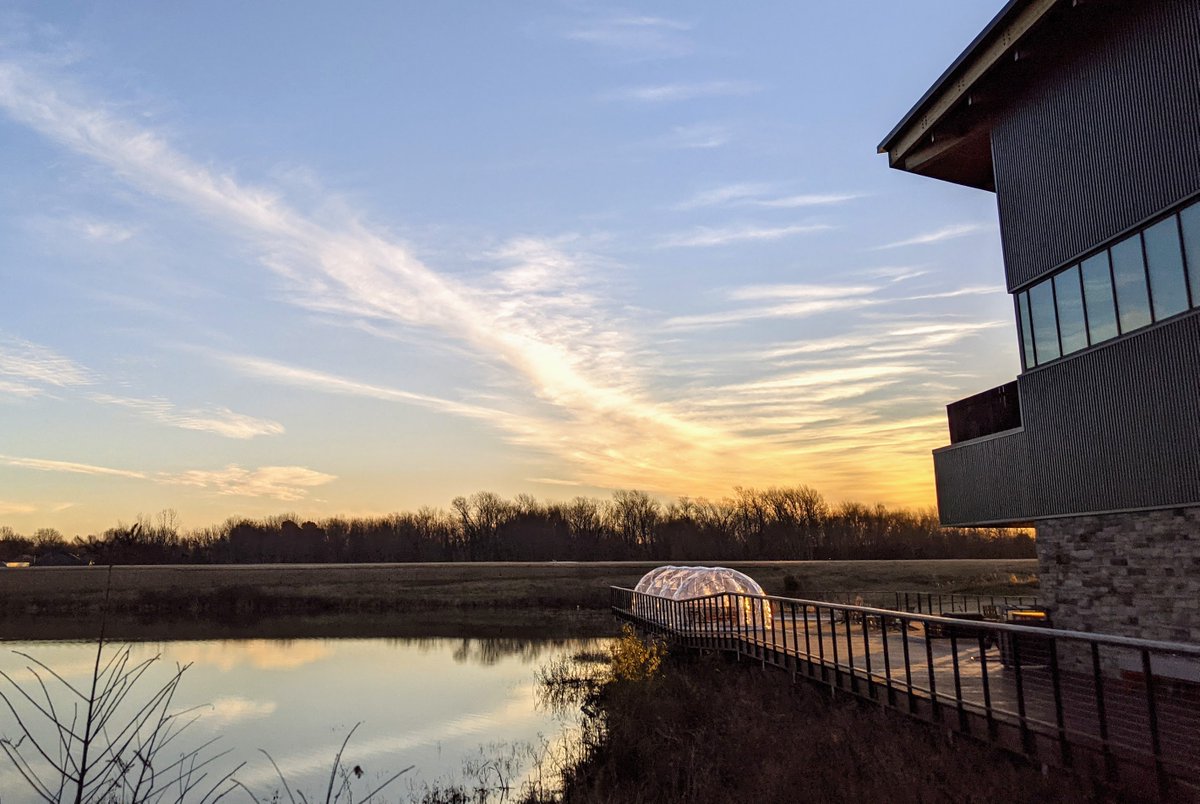 How about watching airplanes from your own snowglobe while having dinner? Give @louise_thadenfield a call to set it up!

#flyoz
#a_kvbt
#visitbentonville
#bentonville
#arkansas