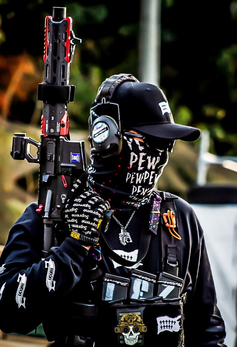 taro_airsoft's tweet photo. 写真ありがとうございます😭
お決まりのポーズだなぁと反省
photo by @yoshizaru1911
#YoshizaruPhoto
#UCQBS #viktos #bakewall #MightyDefense #Streetairsoft
#krytac #東京サバゲパーク #サバパー
#サバゲー #サバイバルゲーム https://t.co/MZu2fTc4rT