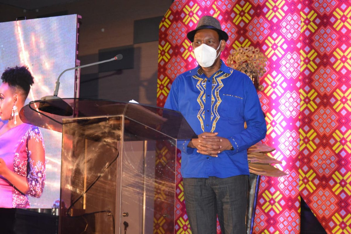 InfoKfcb's tweet photo. Thank you Dr. @FredSimiyu_ for expanding horizons or the @kisimamusicfilm and giving them a Pan-African face ~ @EzekielMutua.
#KFCBatKisimaAwards2020 https://t.co/8pXhJYeApd