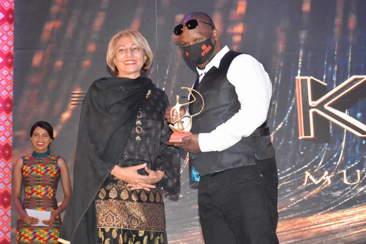 InfoKfcb's tweet photo. Thank you Dr. @FredSimiyu_ for expanding horizons or the @kisimamusicfilm and giving them a Pan-African face ~ @EzekielMutua.
#KFCBatKisimaAwards2020 https://t.co/8pXhJYeApd