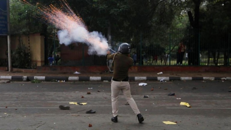 BaraChakandPRT's tweet photo. This day last year!
We had witnessed the most inhuman Act by #DelhiPolice which will always remain the matter of deep shame to the nation. The people who took an oath to protect the inhabitants turned out to be the cruelest and heartless beast. 
#13DecYearofAttackonJamia https://t.co/9fxvdW1P16