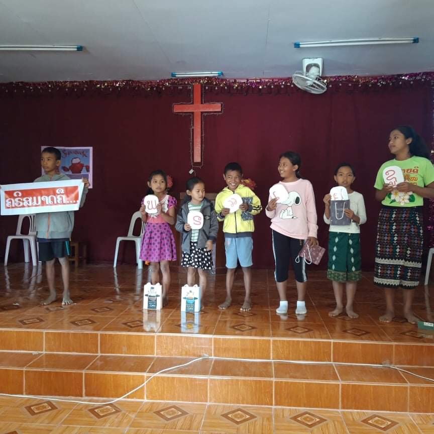 Christmas is the season of love and send the real gift (JS) to everyone in the world, the ears can hear and the eyes can see Jesus Christ is the king of King!