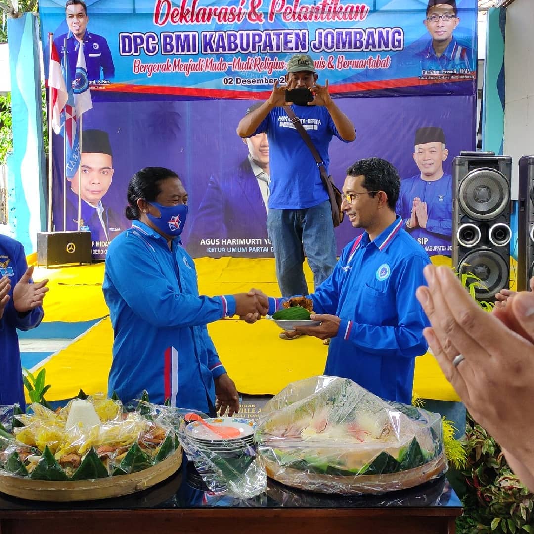 BmiJombang's tweet photo. Selamat atas dilantiknya sudara Wahyudi Sulistya menjadi Ketua BMI DPC Jombang .
Pada tgl 2 Desember 2020.
Semoga bisa memegang amanah dan membawa nama baik Partai Demokrat menjadi lebih Jaya lagi.
Demokrat Jaya
#demokrat
#bmi
#bmijatim https://t.co/W9fn6uo8xi