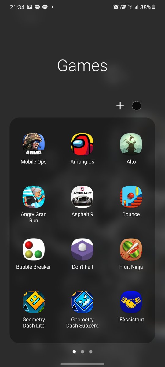 3. The folder and shortcut bar tiles are rearranged.The folder is now in 3x4 and the quick toggle tile arrangement is now in 4x3.This is really annoying because it used to be 4x4 on both and that makes the overall usability easier.