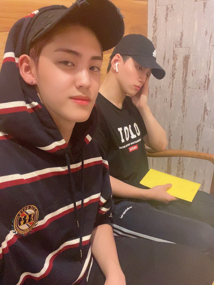 timeto_kookheon's tweet photo. 191213💦 비오브유 공트&amp;ㅂㅇㅇ 채널

🔗https://t.co/xDaXEpaM7c
🔗https://t.co/oPcEmJoC6Q

#김국헌 #국헌 #비오브유 https://t.co/aAR8WP2Afe