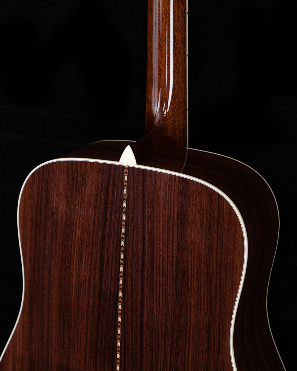 collingsguitars's tweet photo. How do you "bling up" an already high-level custom build like this D3 A for @gruhnguitars? 45-style snowflakes are a good start...
#collingsguitars #custom #acousticguitar #snowflakes #winterishere #heirloom #handmade #builtfromthesoundup https://t.co/7MIvOtbysV