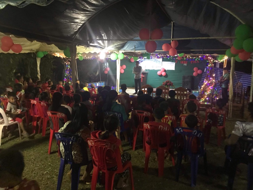 The night of hope for everyone for Christmas season this year 2020, the time to send gifts and Jesus Christ to very corner! Blessings.