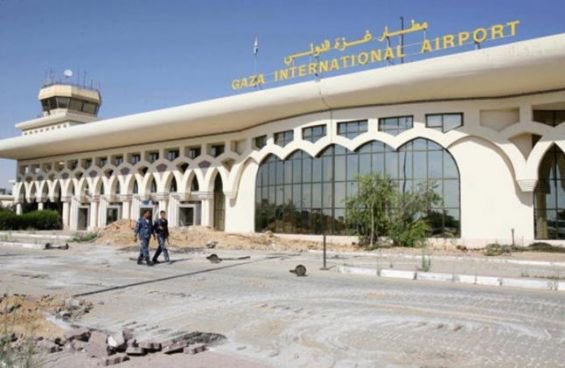 2 • L'aéroport de Gaza inauguré en 1998, fut conçu par un architecte et des ouvriers Marocains à la demande du Roi Hassan II.Il a été construit dans un style mauresque propre à l'architecture marocaine dans une volonté d'être jumelé à l'aéroport de Casablanca.