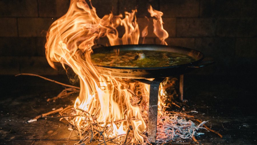 <a href="/cacauencorfa/">🥜 cacauencorfa 🥜</a> <a href="/Jbrown_audio/">Jbrown</a> <a href="/Danielval777/">Daniel Rubén 🇪🇺🌹❤️🇪🇺</a> <a href="/Juan_Magraner/">Juan Magraner</a> <a href="/CulturaAlmuerzo/">Cacau D'Or 🍊</a> <a href="/arrozdacsa/">Arroz Dacsa</a> @GVAagroambient <a href="/Mercavalencia1/">Mercavalència, S.A.</a> <a href="/joanbaldovi/">Joan Baldoví ;)</a> @RaulCobChef <a href="/manolomata/">Manolo Mata</a> En el Vinalopó cuinen amb sarments. El resultat 10/10 
Paella de conejo y caracoles #Aspe  Restaurante <a href="/RestAlfonsoMira/">Alfonso Mira</a> <a href="/wikipaella/">Wikipaella</a>