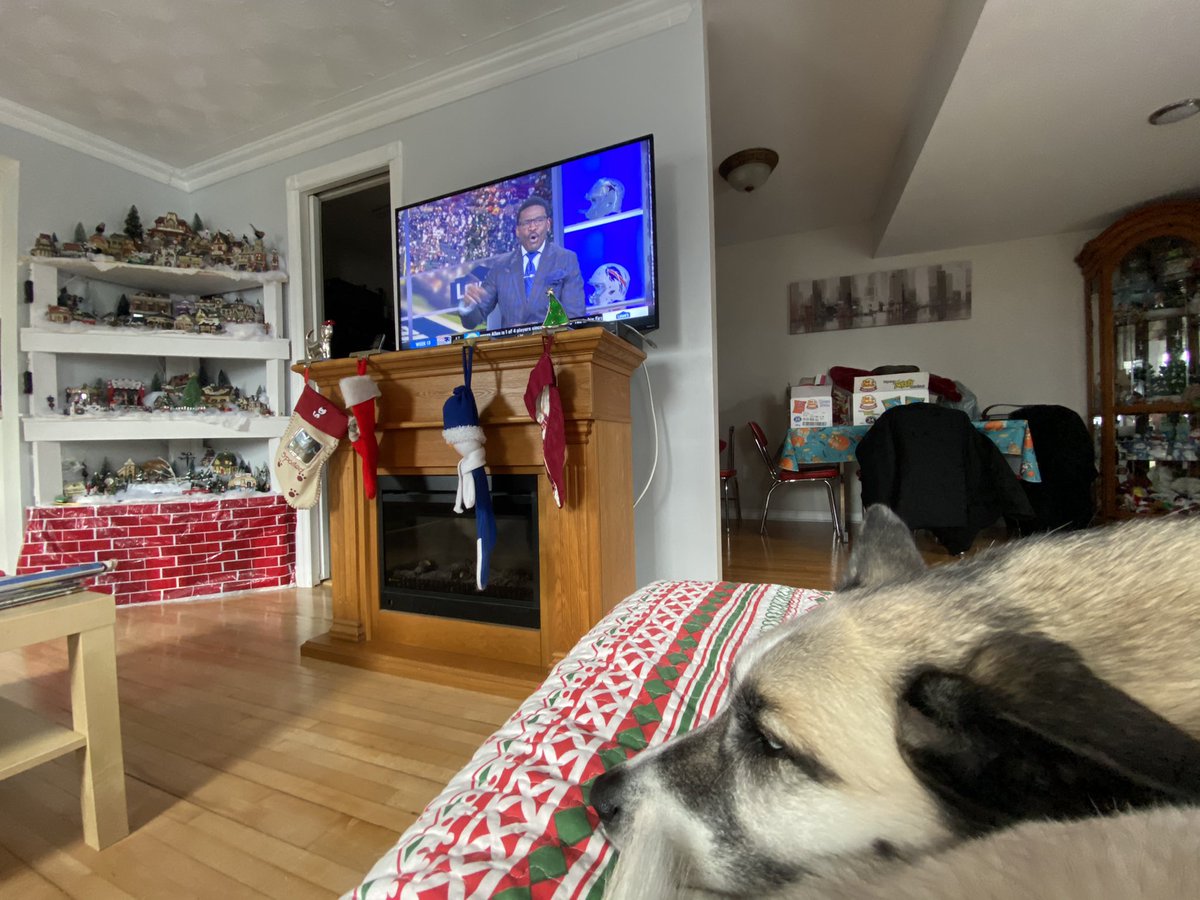 SparkyCharette's tweet photo. Bentley is still waiting to see Champ, she was sad she didn’t see him last week.@NFLGameDay @richeisen @michaelirvin88 https://t.co/2q3pCsWRuy