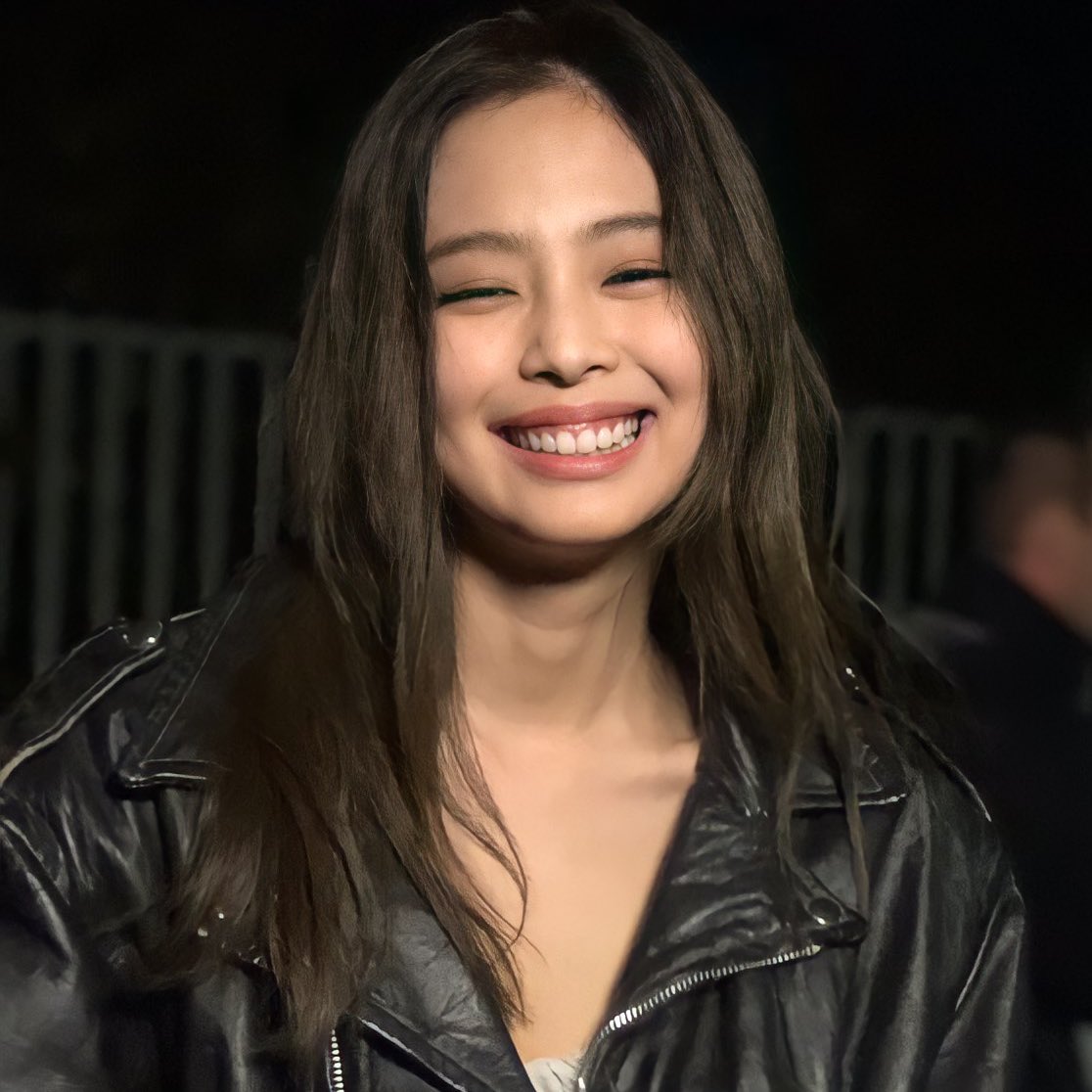 jenniexpics's tweet photo. the loml https://t.co/bHI4rzyz1w