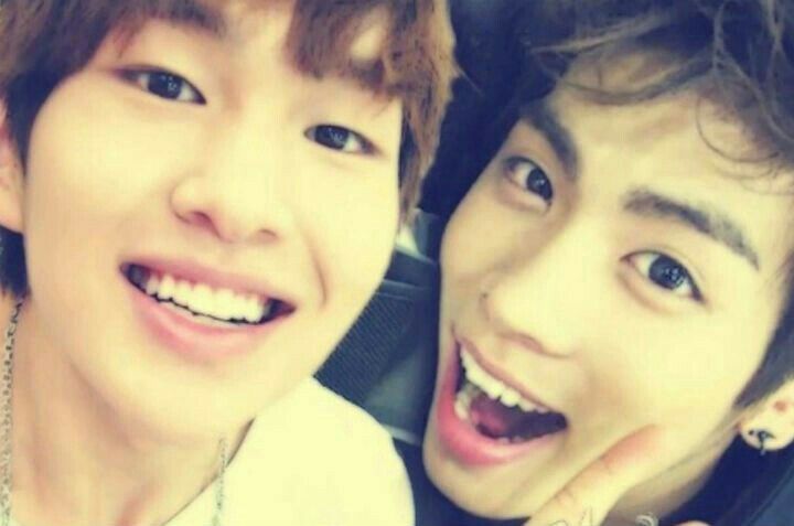 kibuumday's tweet photo. because he is too kind, he has a very fragile heart so he doesn't know how to express his inner feelings well. he probably has everything botttled up inside of himself, but he is very understanding of us 🥺 - jonghyun 

#어도러블_진기데이     
#HAPPYONEWDAY @SHINee https://t.co/R7NinITO7A