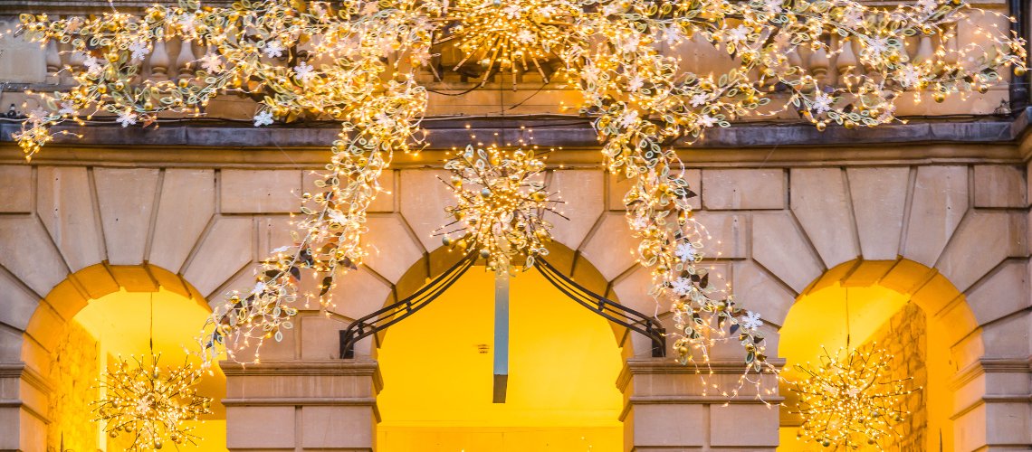 MilsomPlace's tweet photo. CHRISTMAS SPARKLE
Although Christmas looks different this year, there is still a chance to soak up the seasonal atmosphere along @BathBID's Christmas light trail, including our very own illuminations... #milsomplace #welcometobath #bathatchristmas #bathbid #visitbath https://t.co/t3uUNzRjNW