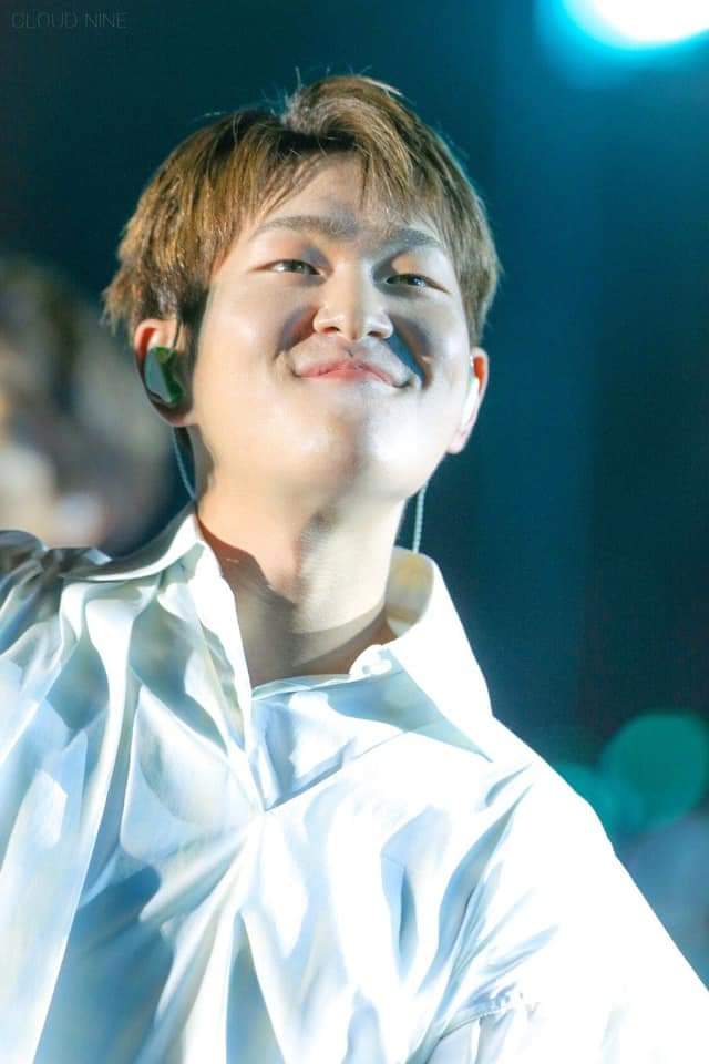 CintiShawol's tweet photo. Happy birthday Onew ♥️ our pride!
#어도러블_진기데이 
#HAPPYONEWDAY 
@SHINee https://t.co/b325Hh0Lw8