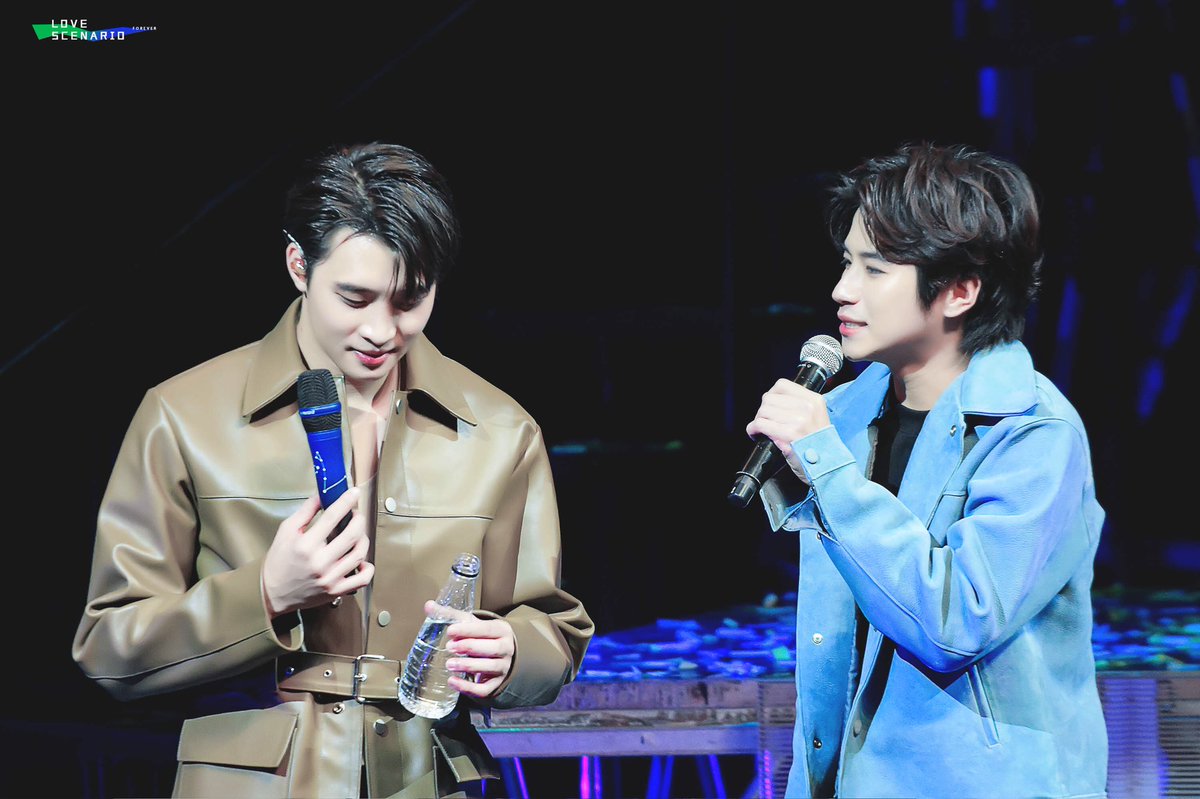 2WISH_SCENARIO's tweet photo. I seem to have seen this blue coat somewhere🤔
@m34nismind @bplannnnn 
#2wish
#MeanonthefloorFM
#Meanonthefloor
#MeanPhiravich https://t.co/81m39OOJkV