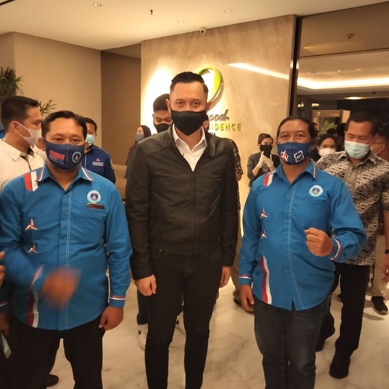 BmiJombang's tweet photo. BMI...
BERGERAK
BERGERAK
BERGERAK

@agusyudhoyono @emildardak @renvillepd @renandabachtar @effendyfarhan @jakfarshodikromli @bintang_muda1983 @sahabatsyafri  @bmi_jombang @bmibanyuwangi @bmipacitan @bmi_jember @pdemokrat @officialbmi_ @indonesiakita @ahyforall @demokratjatim https://t.co/vJ4QmFQR3D
