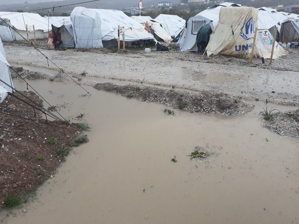 asampersonmig's tweet photo. Nuevo campo de refugiados en Lesbos. El infierno segunda parte https://t.co/zkM3P2dqbF